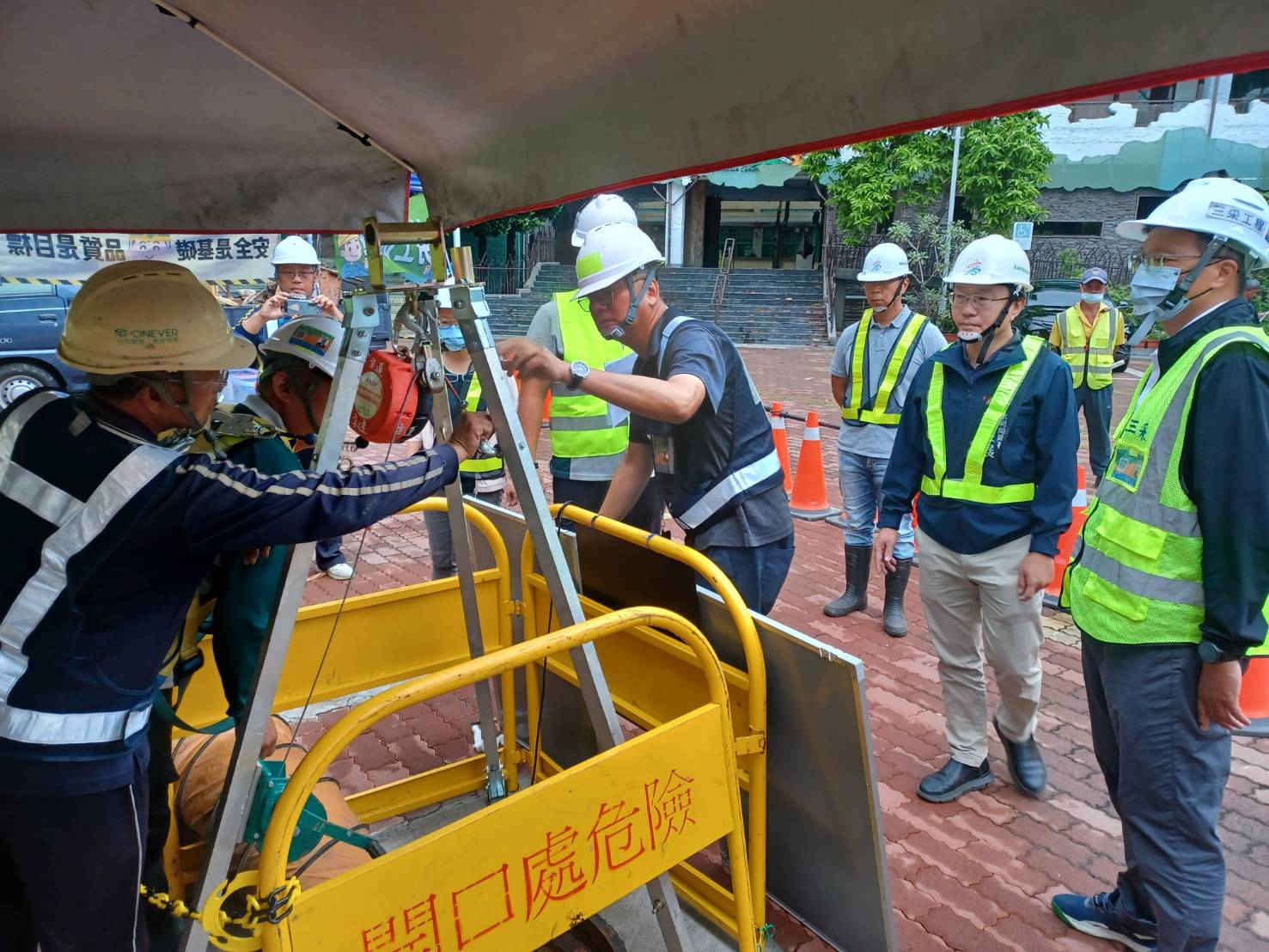 高市水利局辦理局限空間災害應變演練 提升作業安全意識 高市水利局辦理局限空間災害應變演練 提升作業安全意識