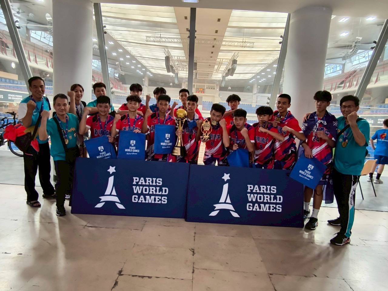 桃園新明國中手球隊巴黎遠征 勇奪14歲、16歲組冠亞軍 桃園新明國中手球隊巴黎遠征 勇奪14歲、16歲組冠亞軍