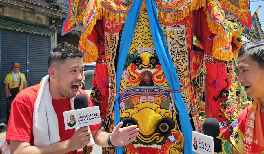 大溪普濟堂遶境熱鬧展開 蘇俊賓親自參與扛神將 大溪普濟堂遶境熱鬧展開 蘇俊賓親自參與扛神將