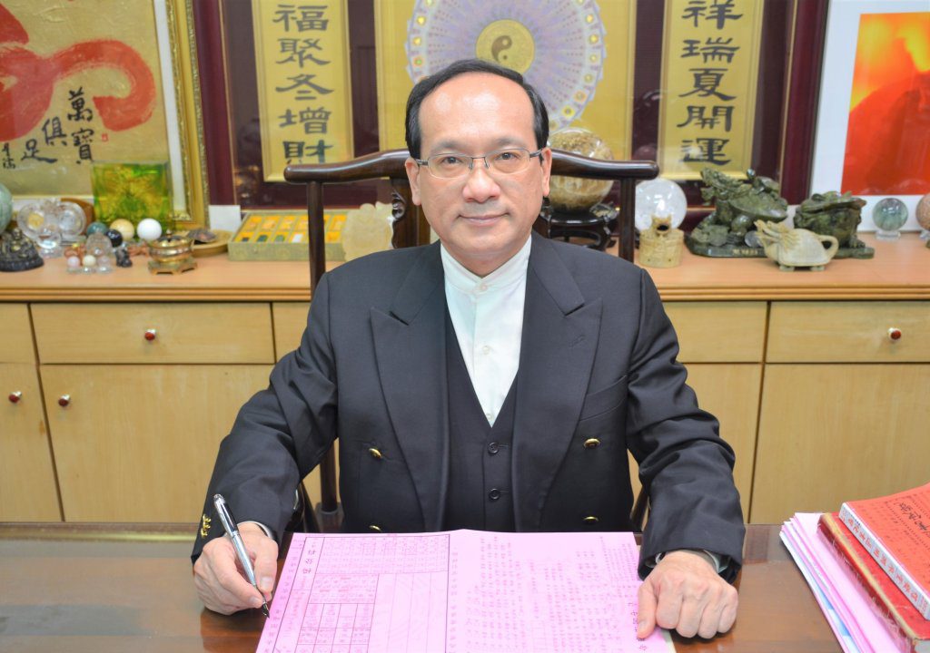 知名命理師遭疑不專業　「看風水先尿尿」稱開運挨批荒謬