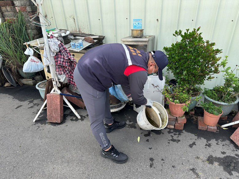 拒絕登革熱 ! 　中市環保局呼籲市民把握雨後黃金48小時清除積水容器