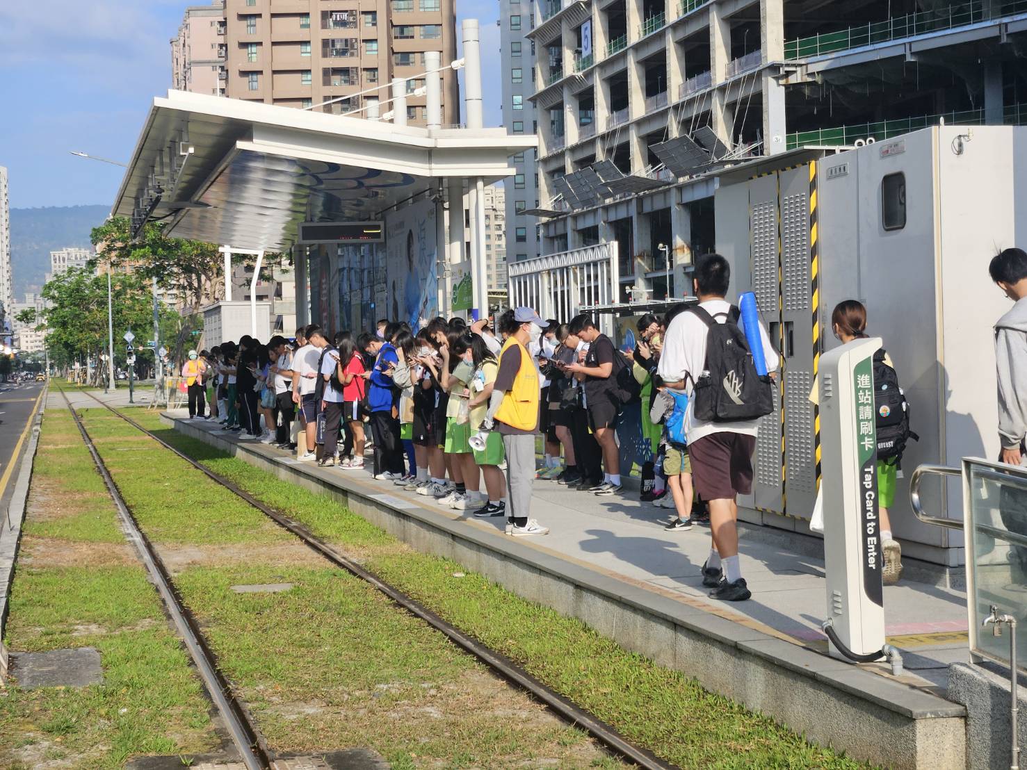 高雄輕軌通學就醫旅次上半年成長17% 學習之路、往返醫療院所,總有輕軌陪你走 高雄輕軌通學就醫旅次上半年成長17% 學習之路、往返醫療院所,總有輕軌陪你走