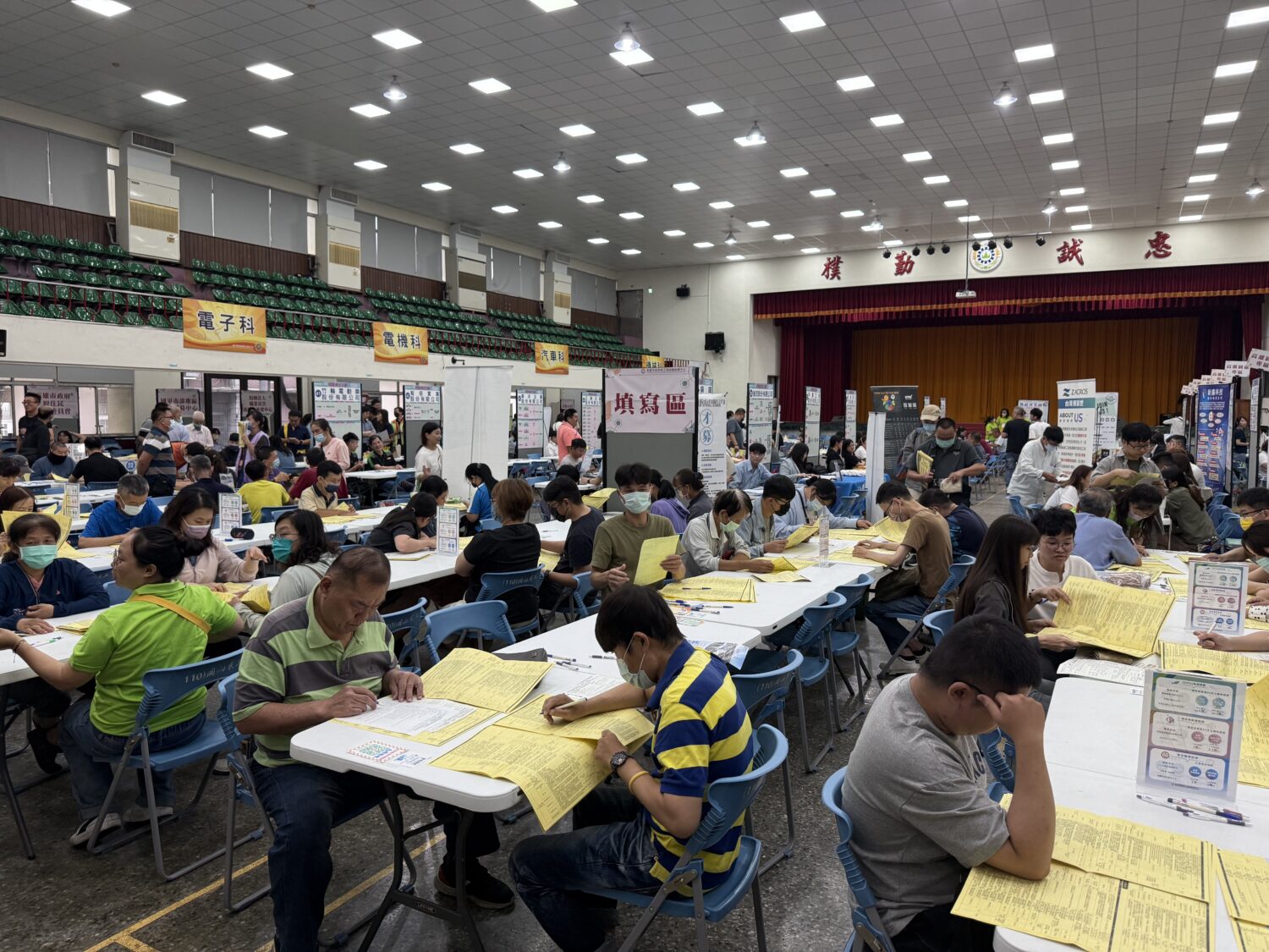 南科管理局攜手高市府舉辦徵才活動  461職缺助青年就業