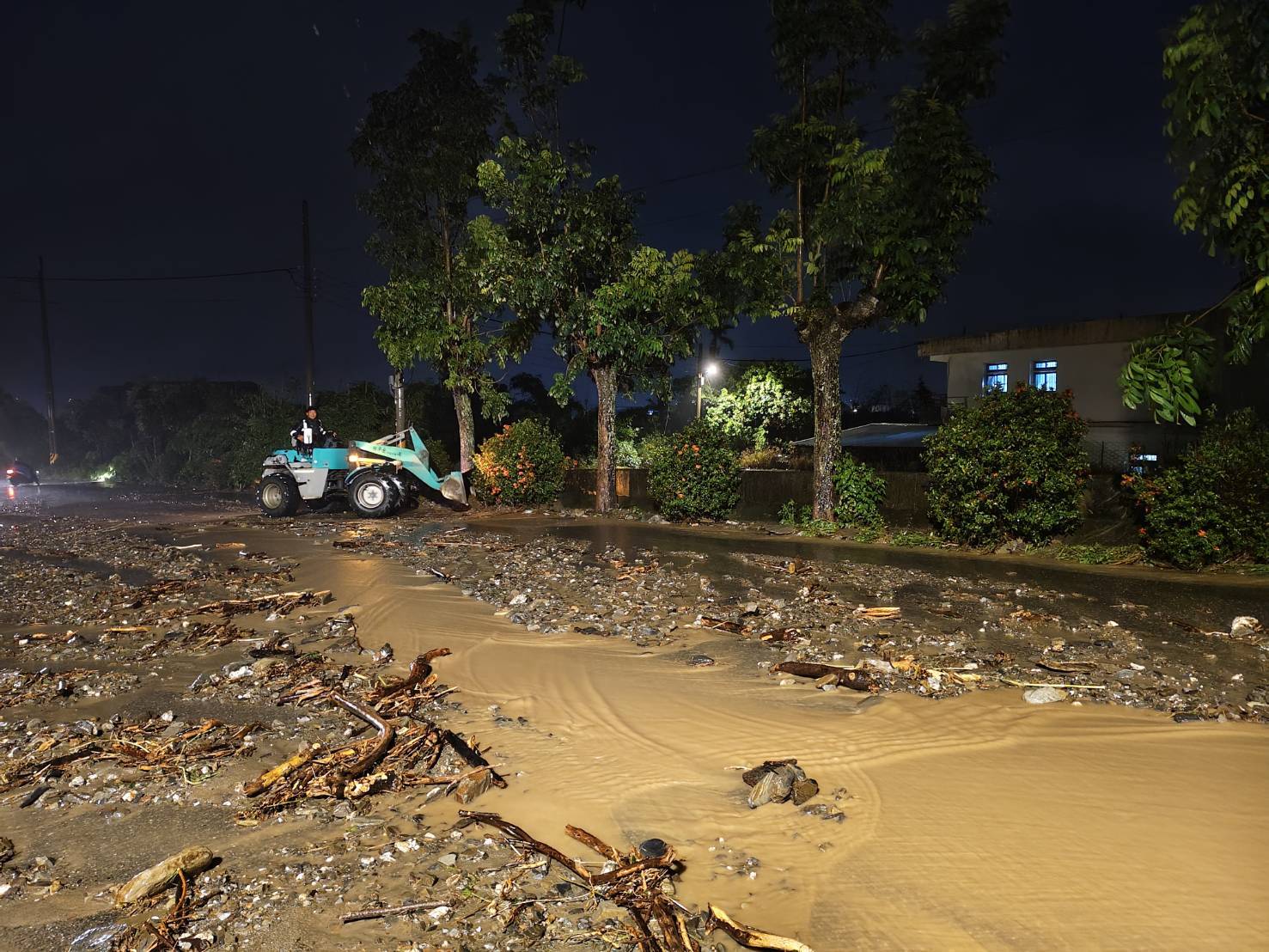 薇帕颱風雨彈襲擊花蓮南區 玉里鎮陸續傳出災情 薇帕颱風雨彈襲擊花蓮南區 玉里鎮陸續傳出災情