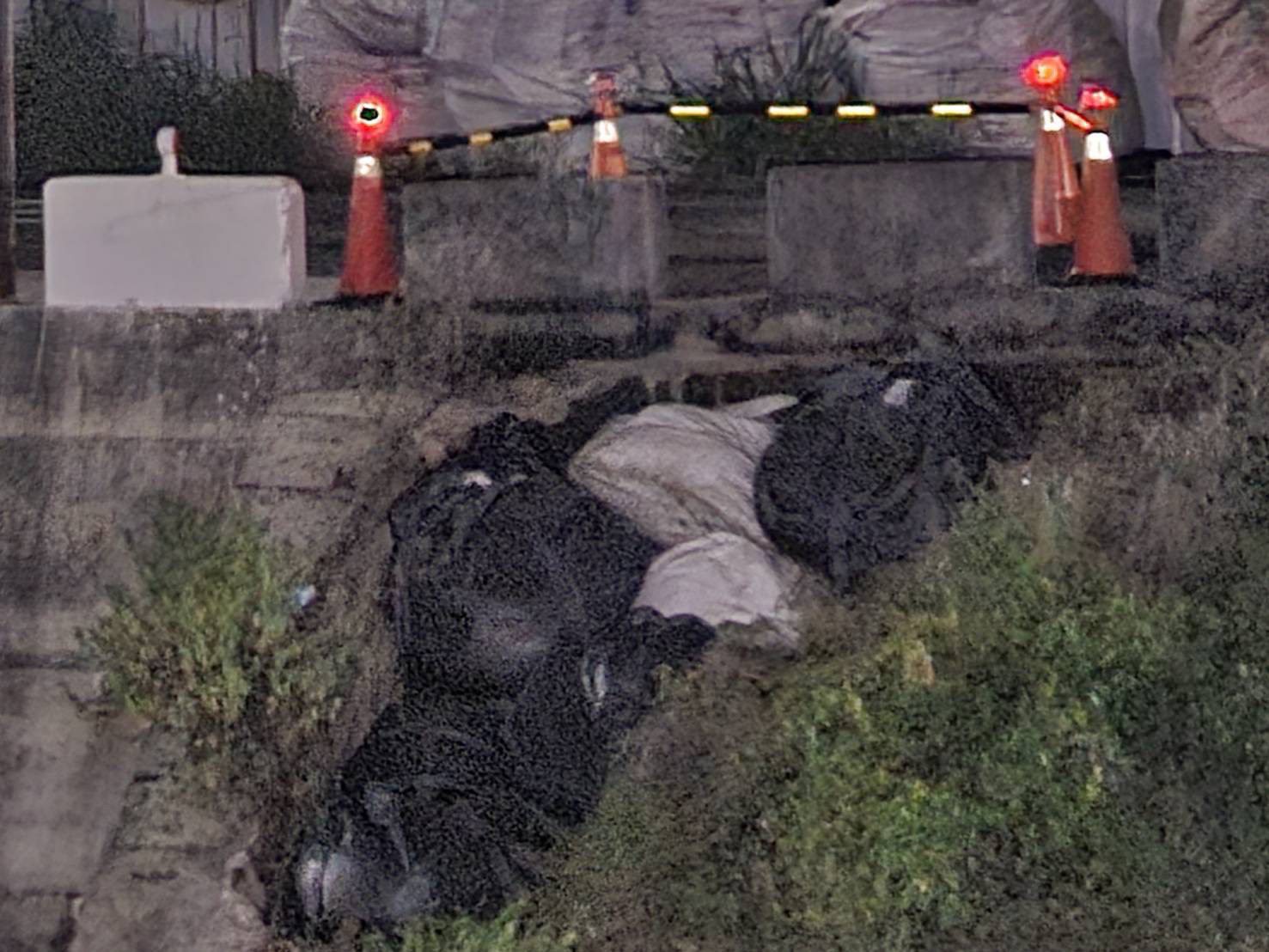 連日大雨掏空龍井區安良港大排舊有護岸 中市府迅速搶險加固保障民眾安全 連日大雨掏空龍井區安良港大排舊有護岸 中市府迅速搶險加固保障民眾安全