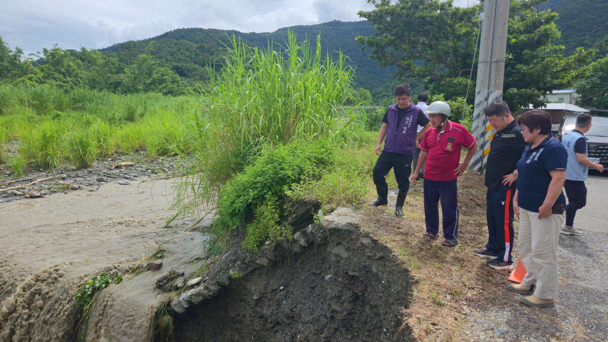 連日豪雨花蓮南區災情嚴重 張峻議長偕同議員勘災請縣府必須對災害儘速進行搶修