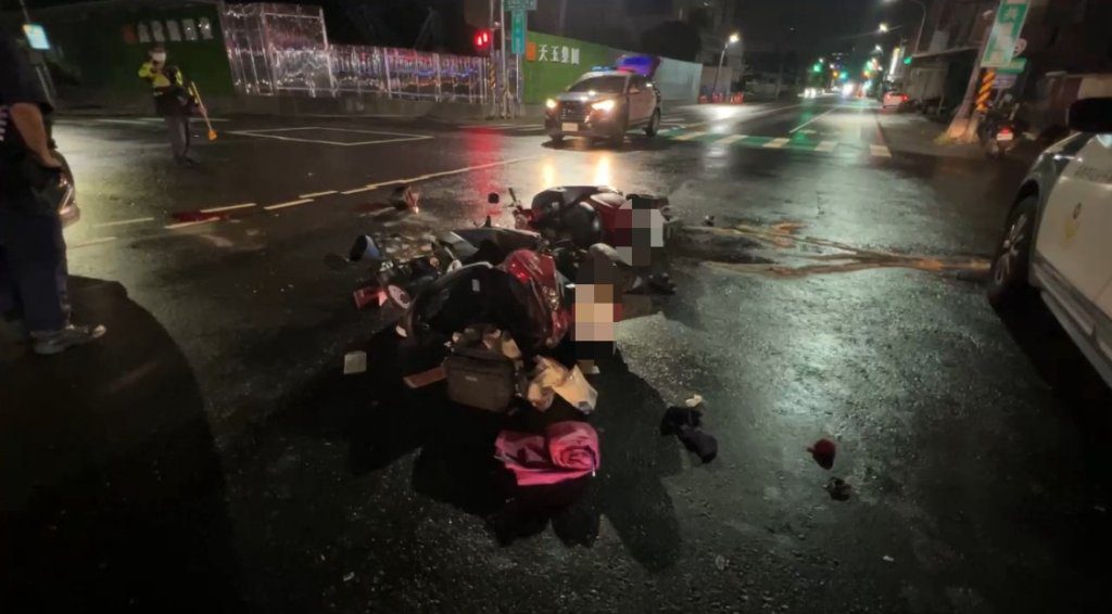 禮讓救護車釀血灘！高雄2女騎士追撞倒地「柏油路染紅」