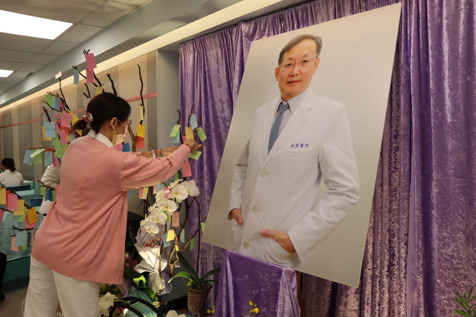 乳癌權威周佳正命喪輪下 桃園醫院追思空間開放悼念 乳癌權威周佳正命喪輪下 桃園醫院追思空間開放悼念
