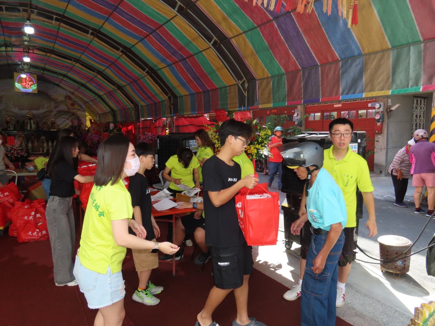 「關聖帝君聖誕公益物資發放活動」幫助巷超過600戶弱勢家庭