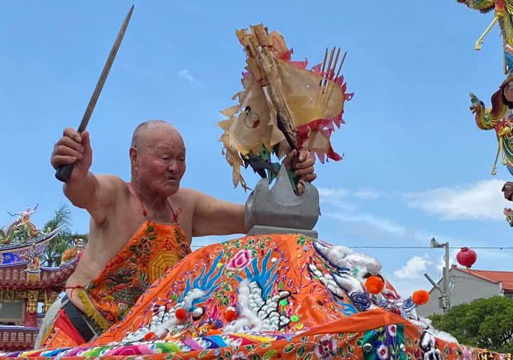 半世紀神明代言人  台南三安宮乩士林常逢功成身退