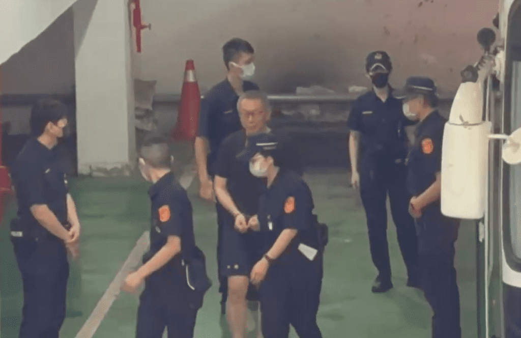 柯文哲、應曉薇再延押2月!沈慶京1.8億交保、李文宗2千萬交保須戴電子腳鐐 柯文哲、應曉薇再延押2月!沈慶京1.8億交保、李文宗2千萬交保須戴電子腳鐐