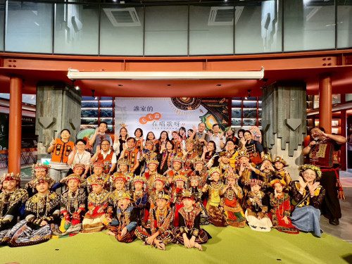 《誰家的毛毛蟲在唱歌呀！》繪本新書發表會  佳義國小孩子用畫筆 展現族語與土地的連結