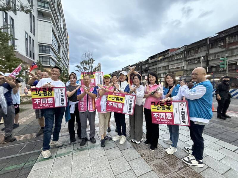 柯志恩率KMT高雄隊北上助陣徐巧芯 