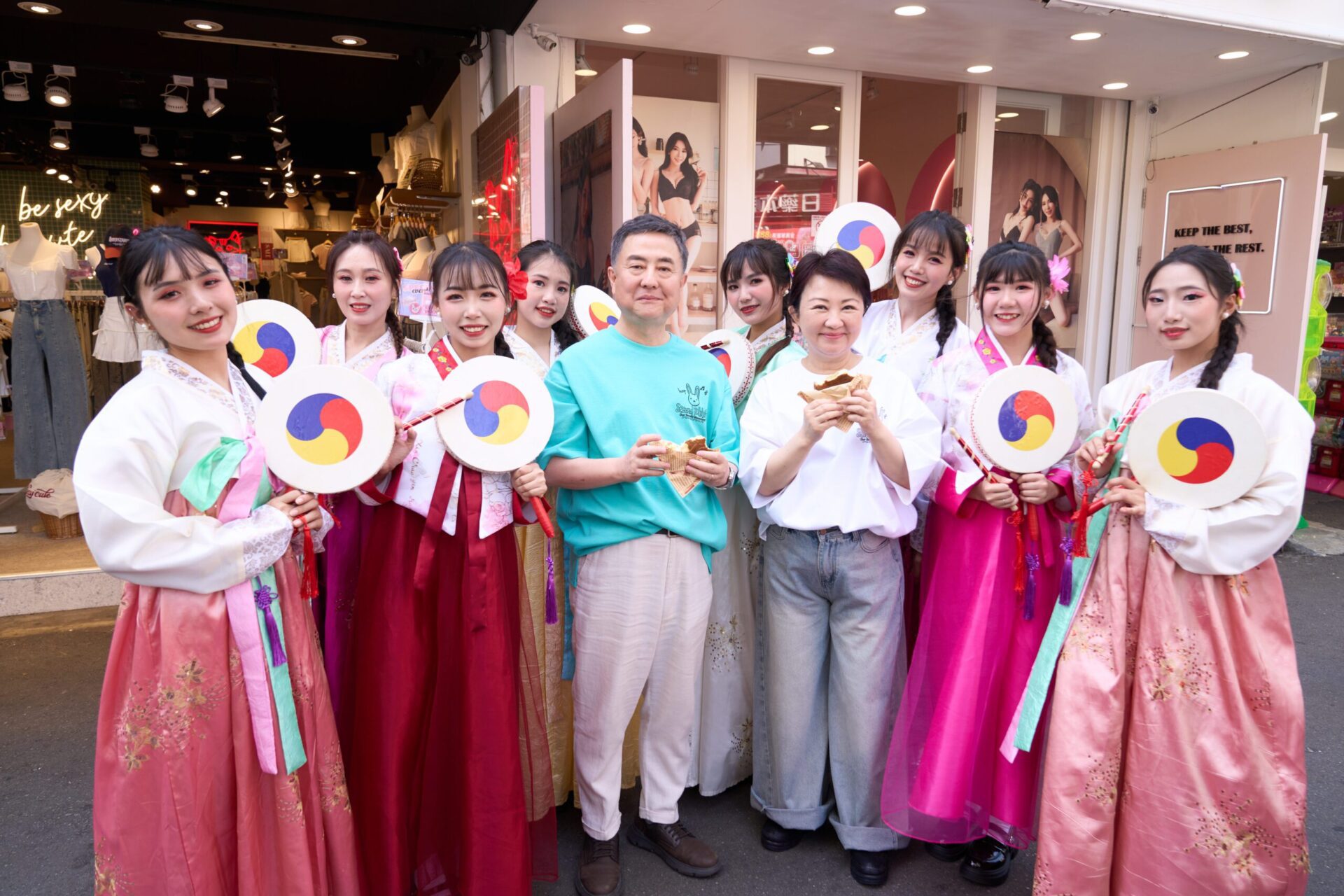 韓國駐台代表邀你直飛韓國! 台中鍋烤節投票破百萬 7/29起抽鍋烤萬元券、來回機票 韓國駐台代表邀你直飛韓國! 台中鍋烤節投票破百萬 7/29起抽鍋烤萬元券、來回機票