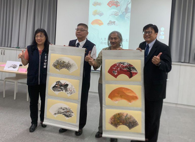 何木火與賴東陽攜手捐畫 大里高中共期緣起不滅 何木火與賴東陽攜手捐畫 大里高中共期緣起不滅