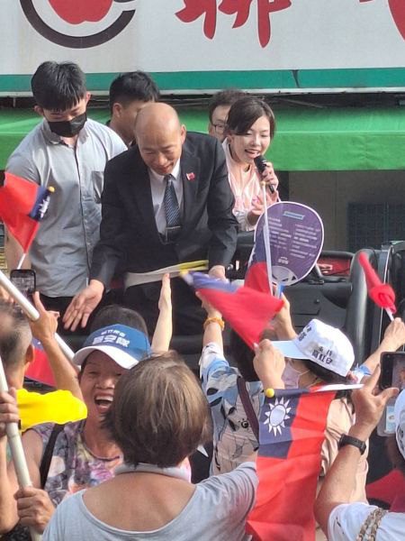 距離罷免投票倒數4天 立法院長韓國瑜陪同高虹安車隊掃街 距離罷免投票倒數4天 立法院長韓國瑜陪同高虹安車隊掃街