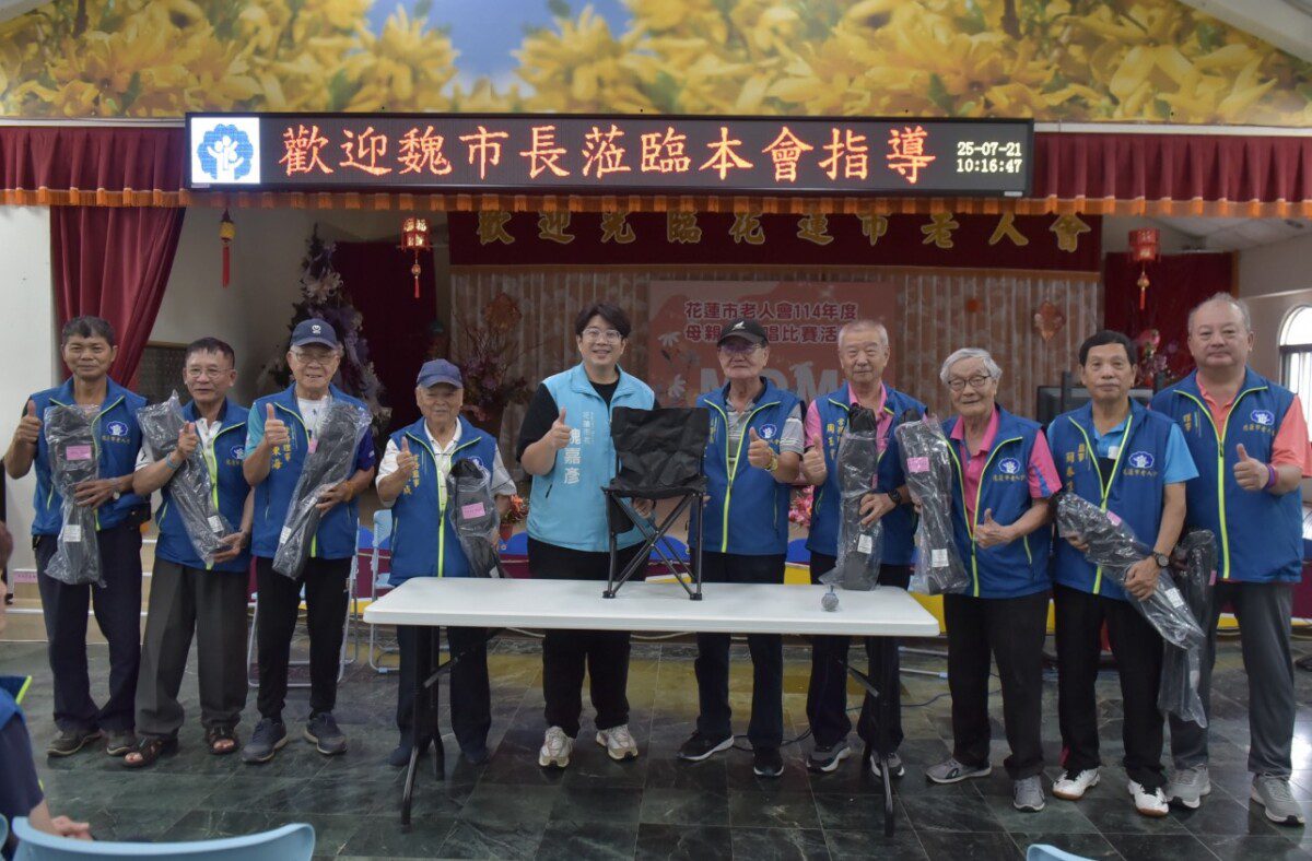 市長魏嘉彥贈福氣站父親節禮品祝福長者爸爸們平安健康