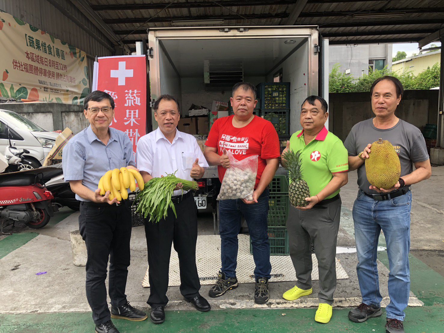 高雄農業局媒合設立蔬果惜食專區 助NG農產品再生