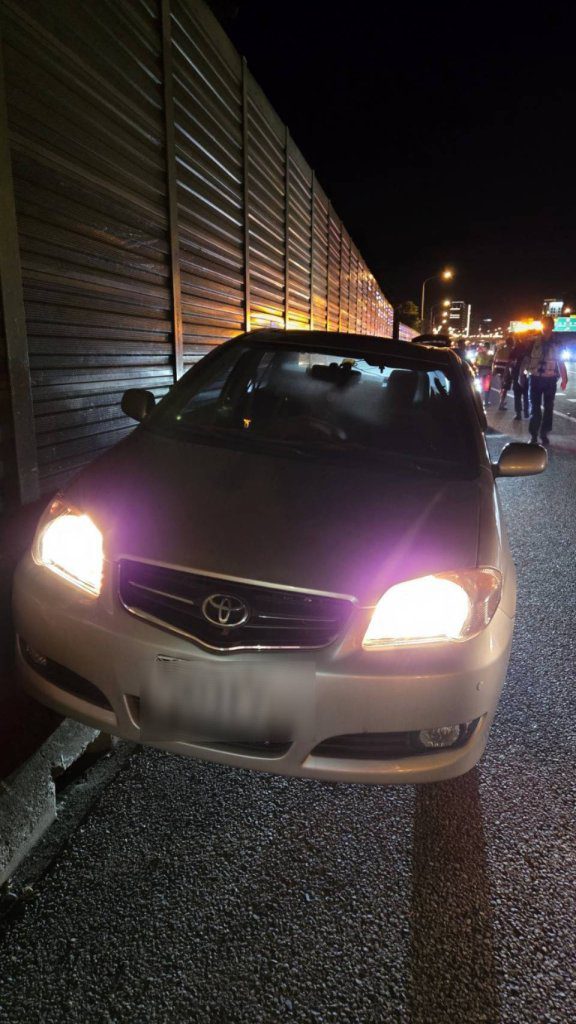 國道1號驚悚死亡車禍!自小客車駕駛遭8輛車撞擊輾壓慘死 不排除「開門跳車」 國道1號驚悚死亡車禍!自小客車駕駛遭8輛車撞擊輾壓慘死 不排除「開門跳車」