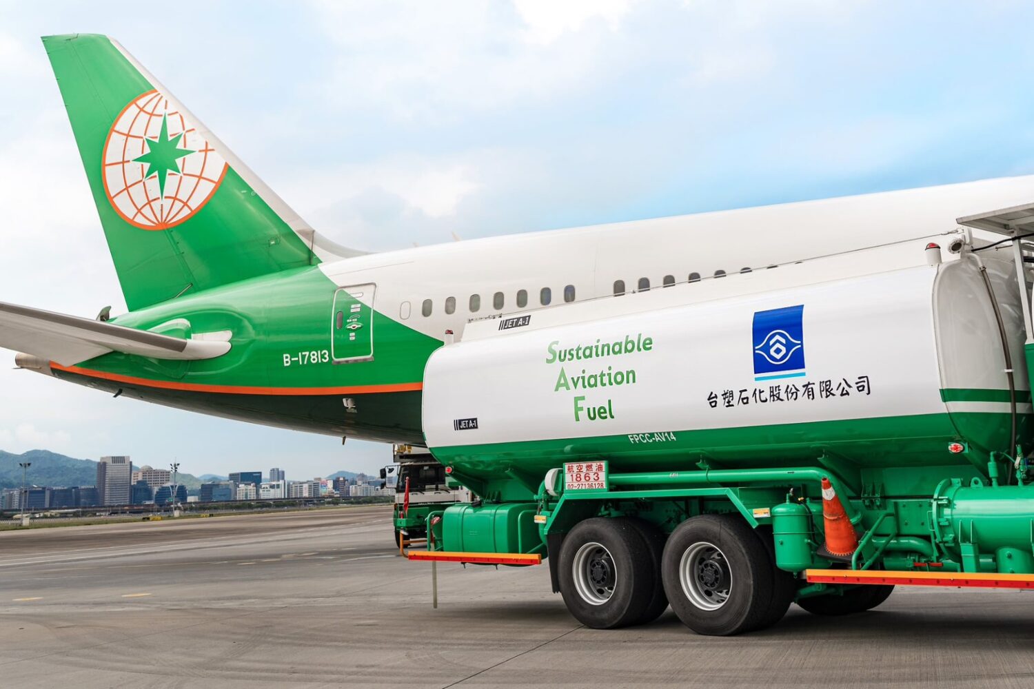 長榮航空與台塑石化簽署合作備忘錄 五年兩萬噸永續航空燃油(SAF) 打造低碳運輸服務
