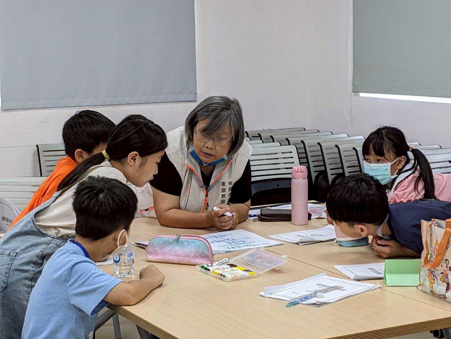 長年深耕家庭教育 桃園市府、2志工獲中央表揚 長年深耕家庭教育 桃園市府、2志工獲中央表揚