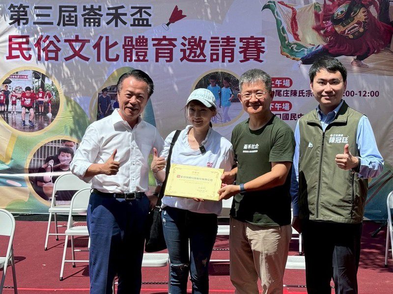 一支蘆筍改變家鄉 高雄校友見證校友陳梧桐創業成果