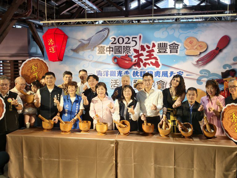 2025台中國際糕豐會登場！　巨型太陽餅壽龜亮相～