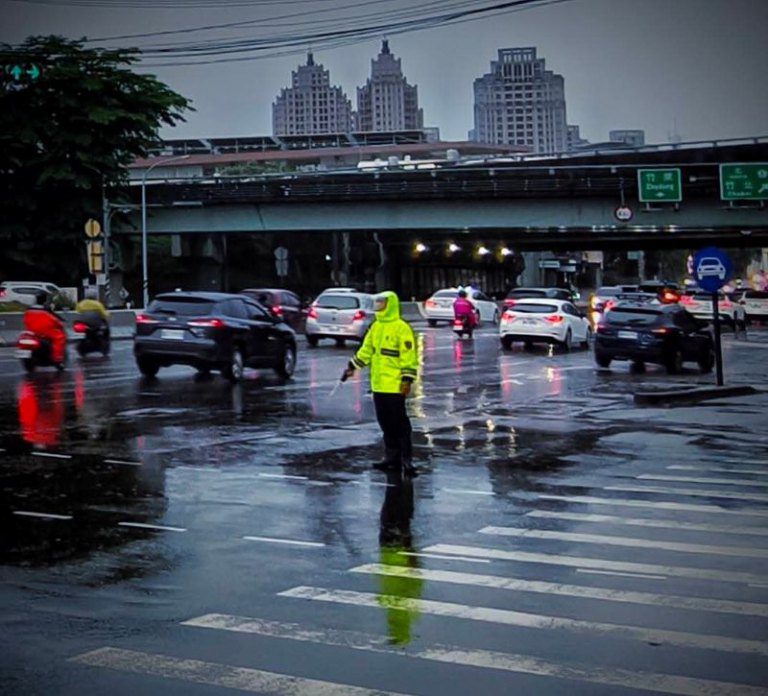 竹市挺義交! 邱臣遠代理市長宣布明年起調升執勤費至每小時200元 竹市挺義交! 邱臣遠代理市長宣布明年起調升執勤費至每小時200元