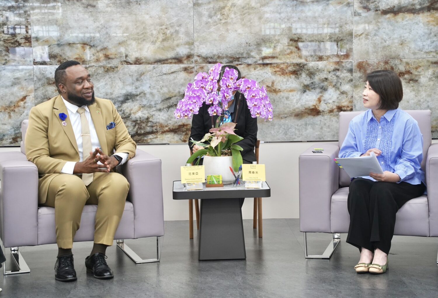 聖克里斯多福及尼維斯大使范東亞南下拜會 周春米熱情邀請參與屏東燈節 深化彼此情誼