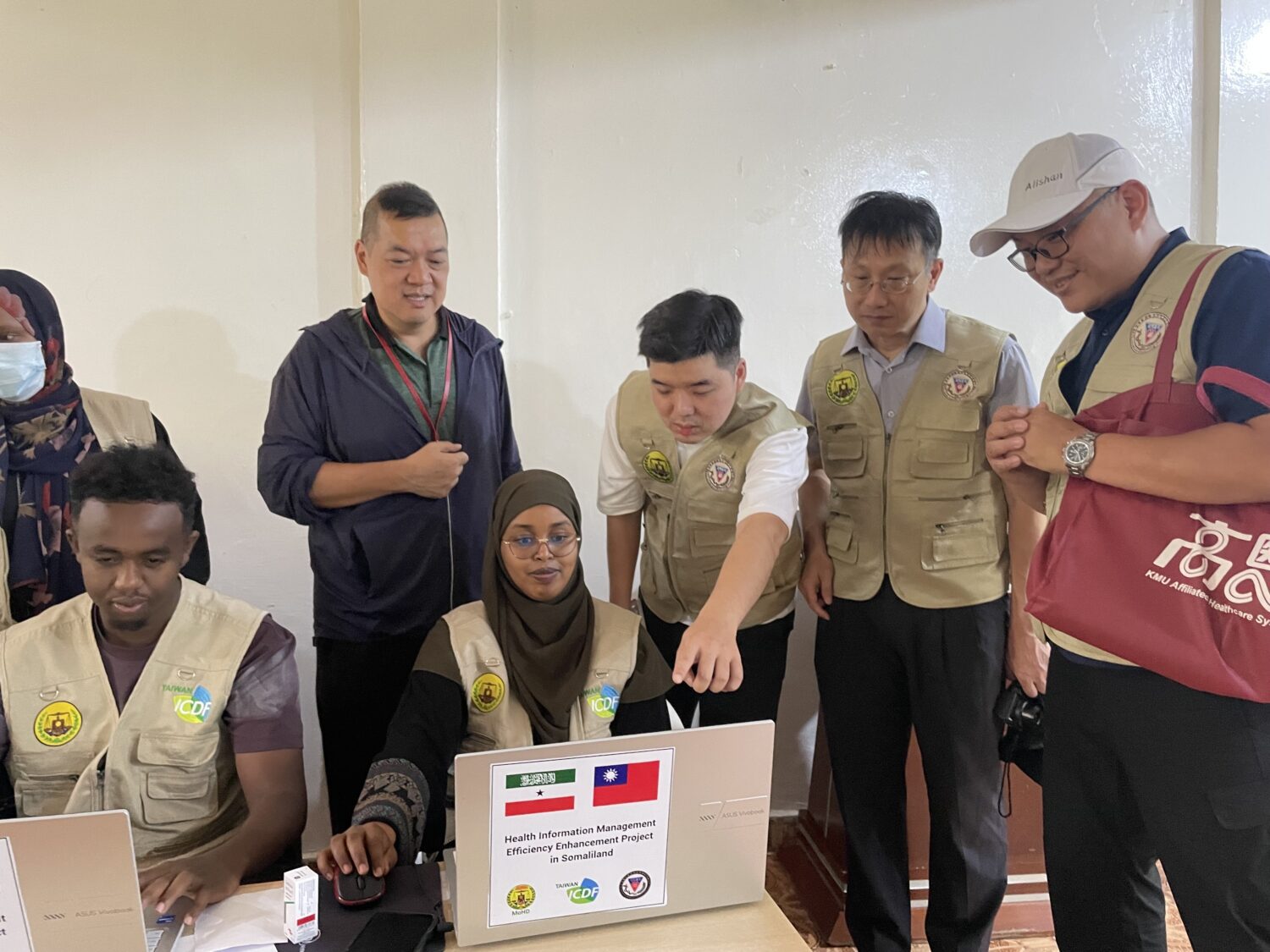 一場飛越8,000公里的醫療外交! 高醫走入非洲助索馬利蘭資訊升級翻轉醫療現場 一場飛越8,000公里的醫療外交! 高醫走入非洲助索馬利蘭資訊升級翻轉醫療現場