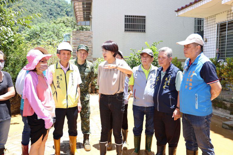 許淑華埔里勘災 慰問災民並感謝國軍救災 許淑華埔里勘災 慰問災民並感謝國軍救災