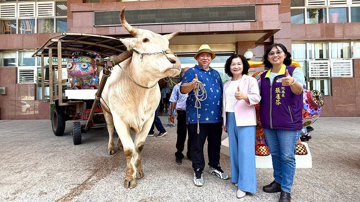 洪易藝術洄游故鄉 《精彩•番仔挖-芳苑》戶外雕塑展登場 洪易藝術洄游故鄉 《精彩•番仔挖-芳苑》戶外雕塑展登場