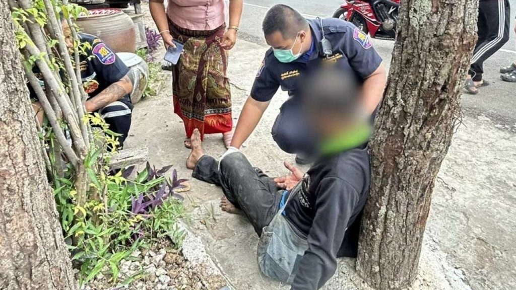 影/痛到炸!男騎士追尾皮卡車「臉撞車廂唯一榴槤」 點狀傷口全噴血 影/痛到炸!男騎士追尾皮卡車「臉撞車廂唯一榴槤」 點狀傷口全噴血