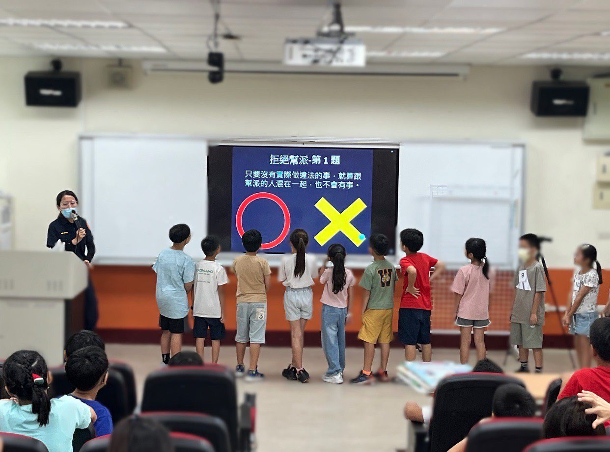 岡山分局創新互動宣導   守護青少年暑期安全