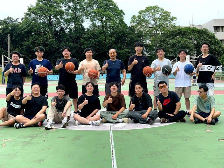 清大《青少年菁英AI高科技一日營》 特聘教授周卓煇:人人可學淘金術! 清大《青少年菁英AI高科技一日營》 特聘教授周卓煇:人人可學淘金術!