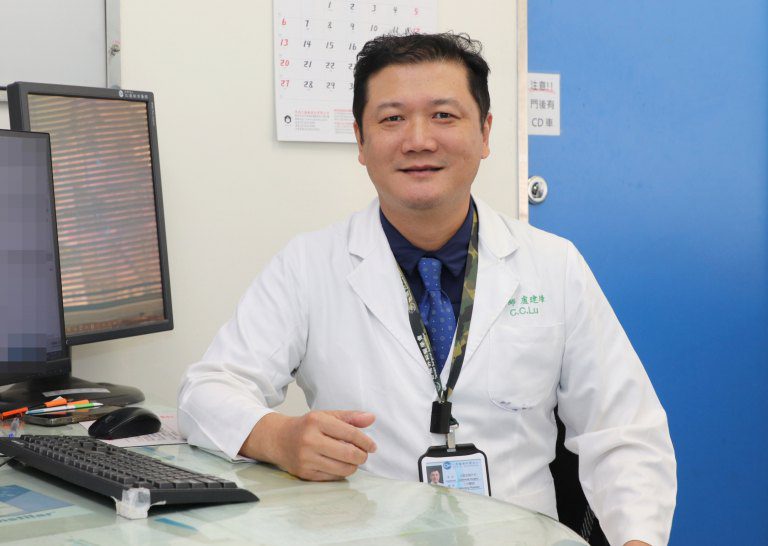 仁愛長庚醫經直腸顯微微創手術切除直腸腫瘤　免除人工肛門之苦