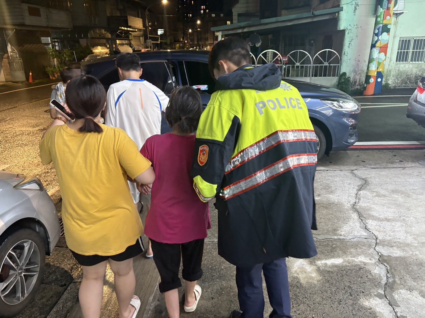 高齡婦雨夜失聯急壞家人 中壢警火速尋人助團圓 高齡婦雨夜失聯急壞家人 中壢警火速尋人助團圓
