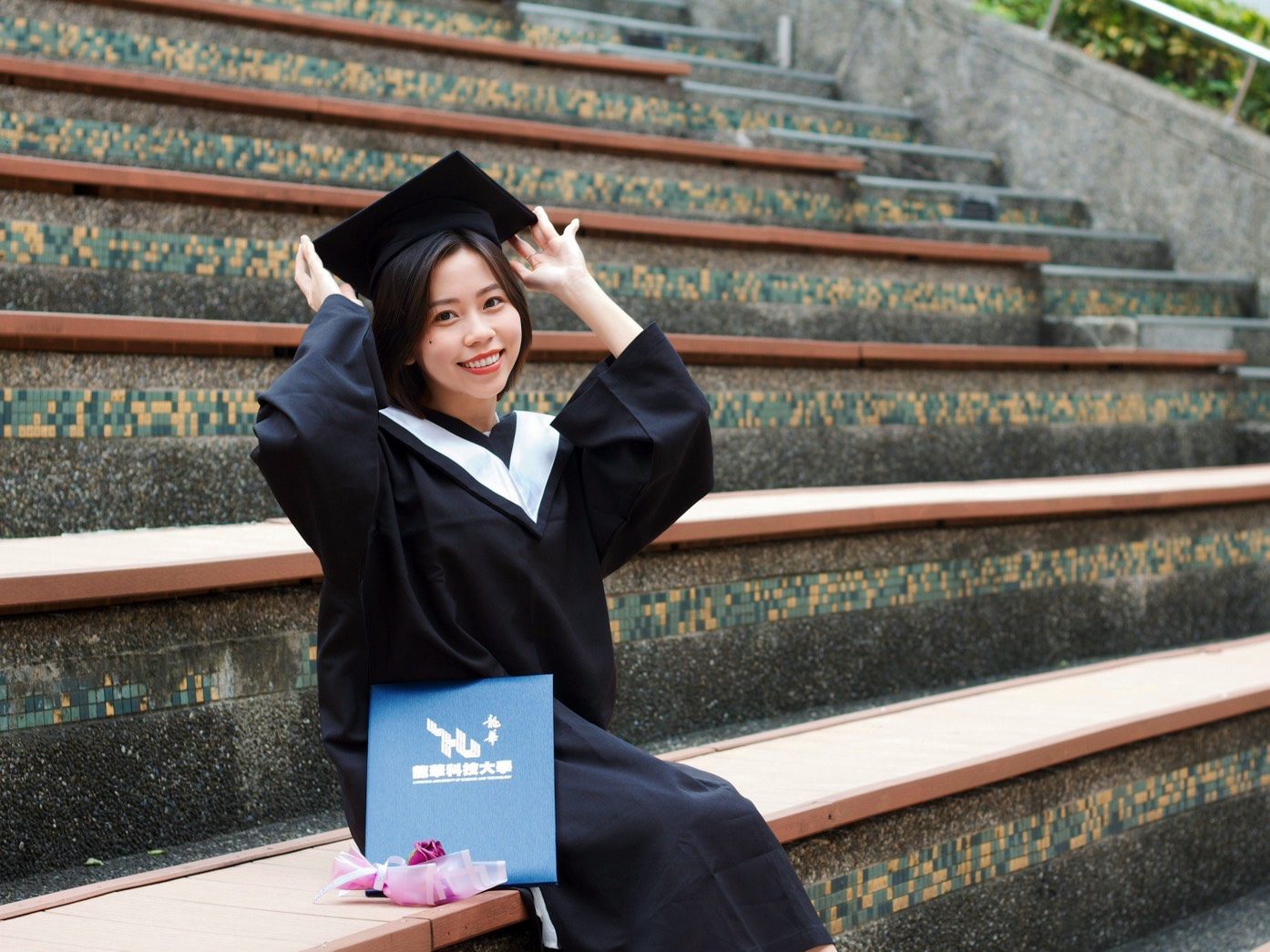 龍華科大辦學成果亮眼 助2越南生錄取台大、台師大研究所圓夢 龍華科大辦學成果亮眼 助2越南生錄取台大、台師大研究所圓夢