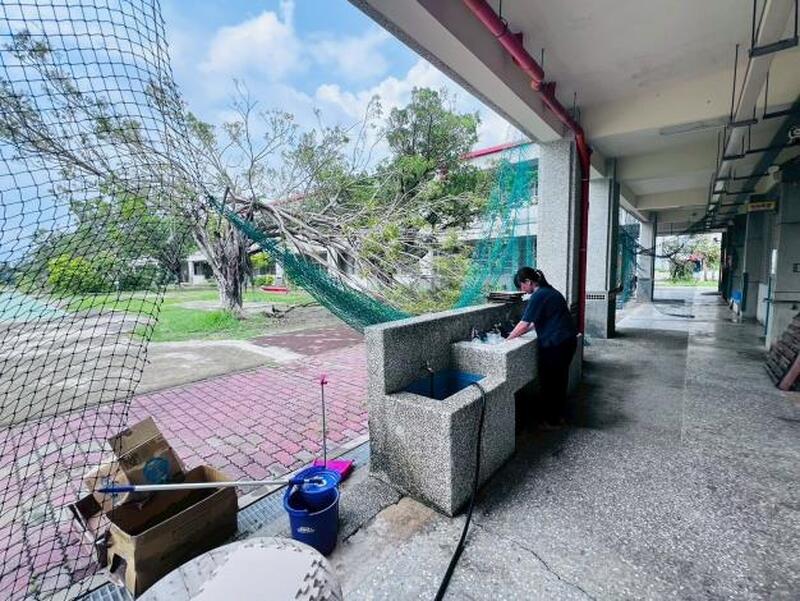 南市整合民間百萬善款 啟動校園災後防疫工作 強化環境衛生清除孳生源 南市整合民間百萬善款 啟動校園災後防疫工作 強化環境衛生清除孳生源