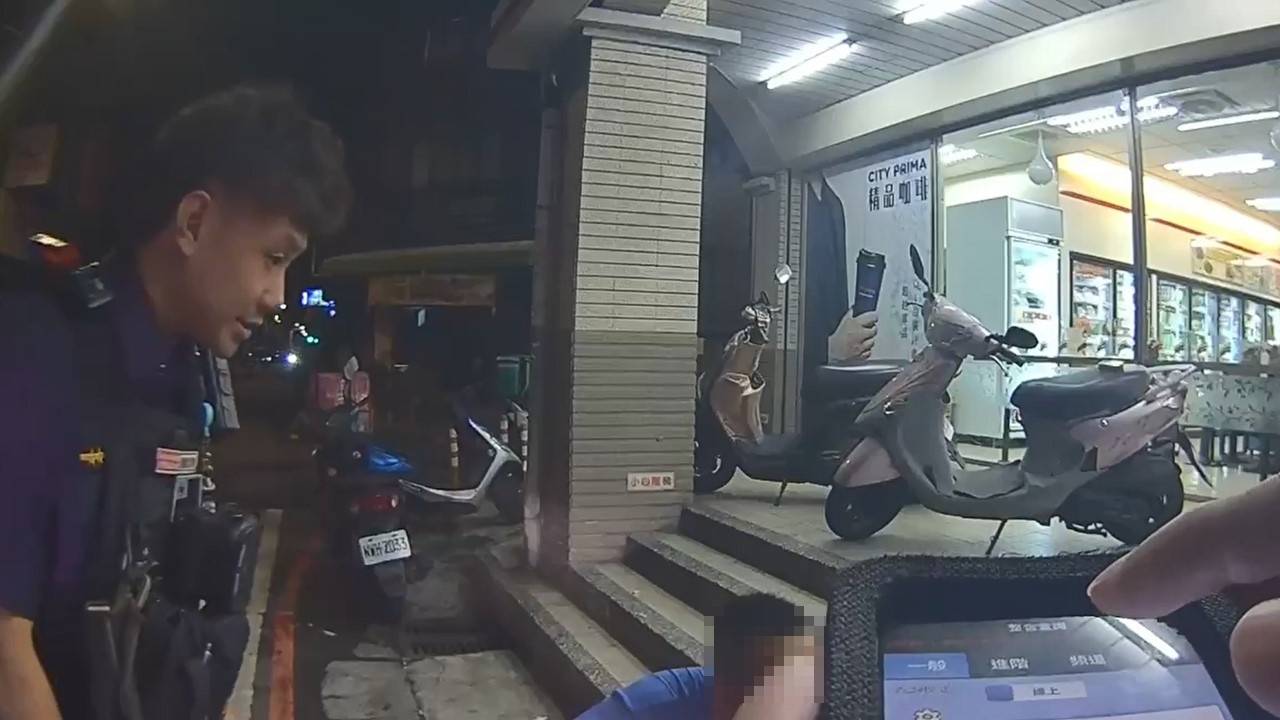 3歲女童凌晨獨自外出找爸爸 情侶暖心陪伴報警助返家 3歲女童凌晨獨自外出找爸爸 情侶暖心陪伴報警助返家