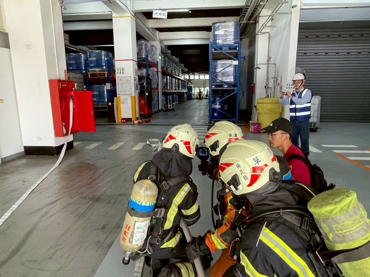 草漯消防分隊前進化工廠演練 強化複合型災害應變能力