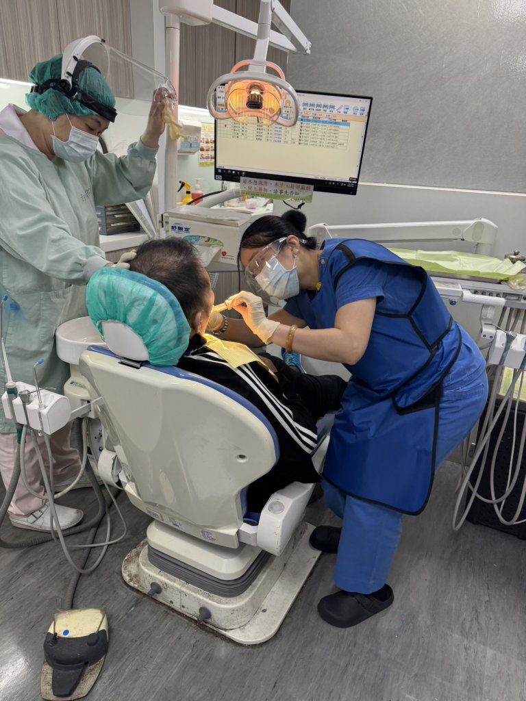 想等大罷免投完票再看牙 蛀牙併發蜂窩性組織炎臉腫就醫 想等大罷免投完票再看牙 蛀牙併發蜂窩性組織炎臉腫就醫