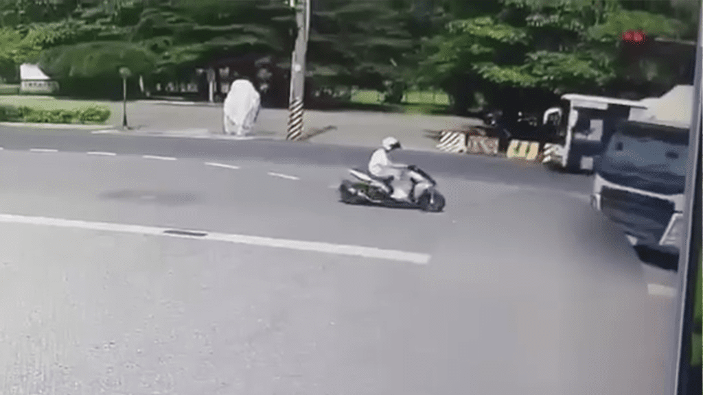 砂石車左轉奪命！長榮大學男大生遭輾亡　校方發畢業證書悼念