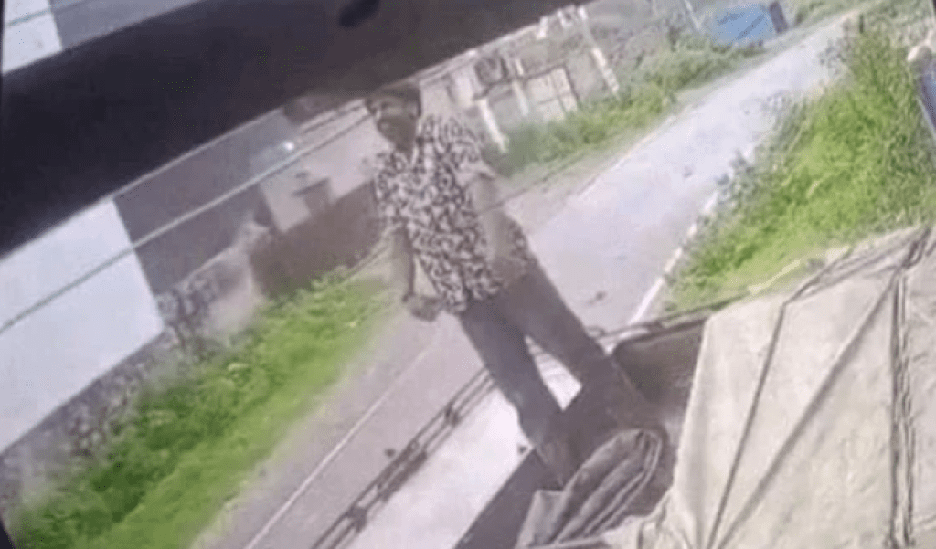 影/工安意外!印司機站起誤觸1萬1千伏特高壓線 頭部冒火花當場倒下身亡 影/工安意外!印司機站起誤觸1萬1千伏特高壓線 頭部冒火花當場倒下身亡