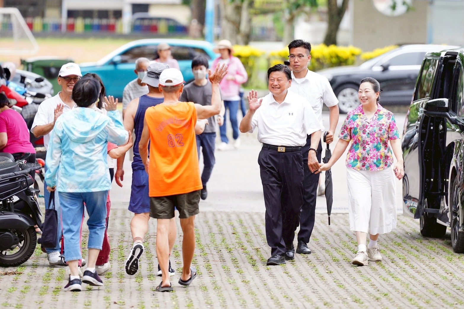傅崐萁、徐榛蔚牽手現身投票所  期待「祥和安樂」的到來