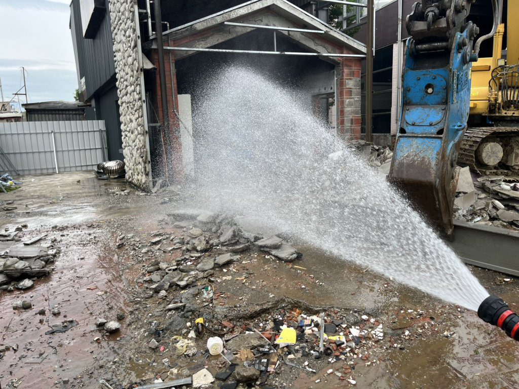 快訊/台南永康中華路驚傳瓦斯外洩!疑施工釀禍…警方封路交管 消防灑水待命 快訊/台南永康中華路驚傳瓦斯外洩!疑施工釀禍…警方封路交管 消防灑水待命