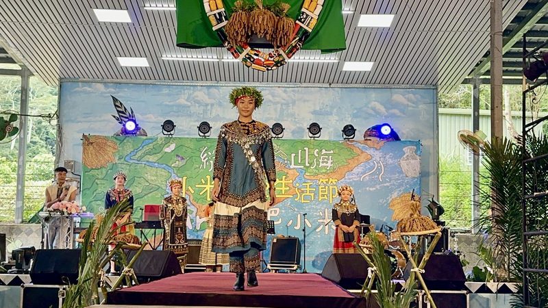 達仁鄉「縫迴山海-小米文化生活節 Ari 抓把小米」走進山海之間,感受小米文化的魅力 達仁鄉「縫迴山海-小米文化生活節 Ari 抓把小米」走進山海之間,感受小米文化的魅力