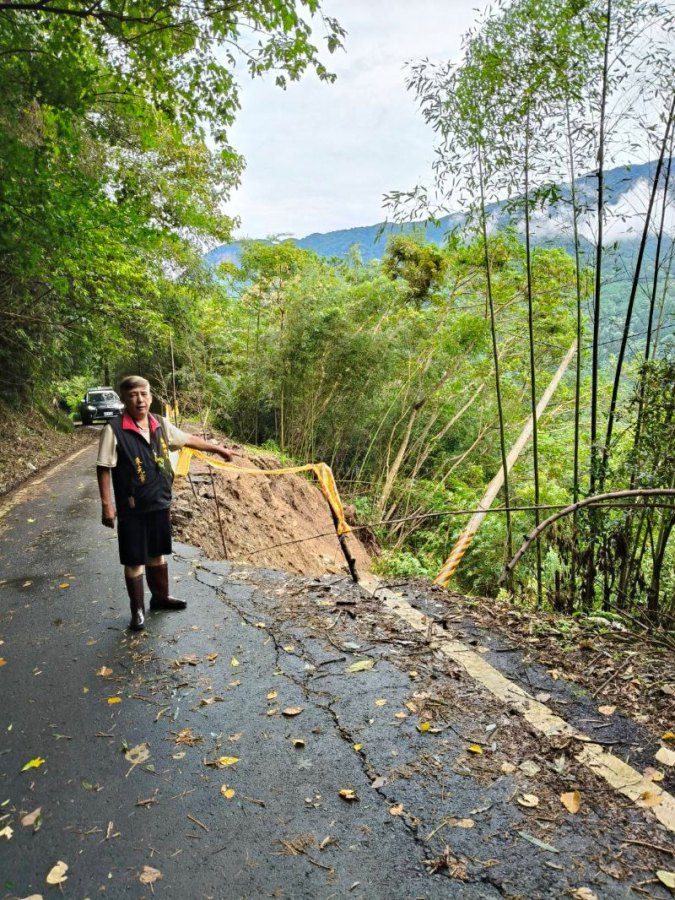 尖石竹58線路基崩塌　封閉管制搶修中