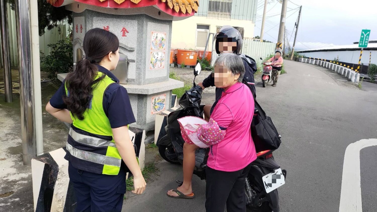 失智婦徒步出門不知去向 家屬心急報案警助團圓 失智婦徒步出門不知去向 家屬心急報案警助團圓