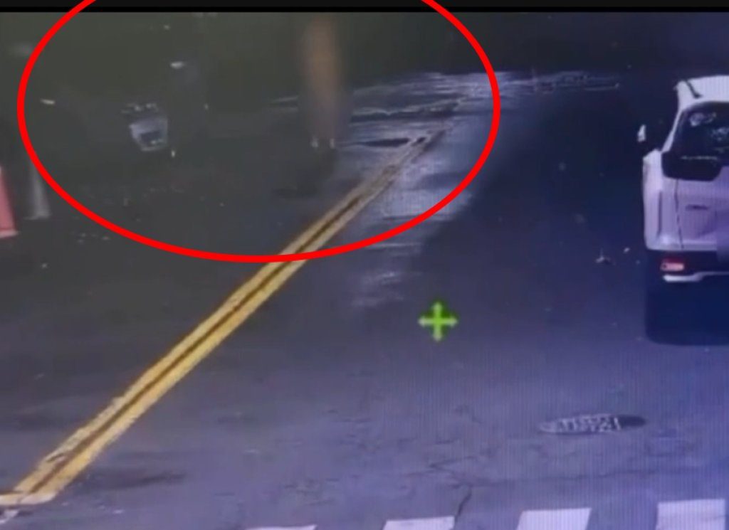 高雄男「透明雨衣全裸逛超商」畫面瘋傳 嚇壞女顧客 高雄男「透明雨衣全裸逛超商」畫面瘋傳 嚇壞女顧客